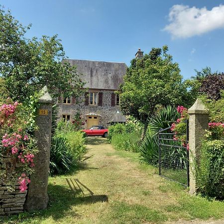 Le Petit Manoir Isigny-le-Buat Exterior foto