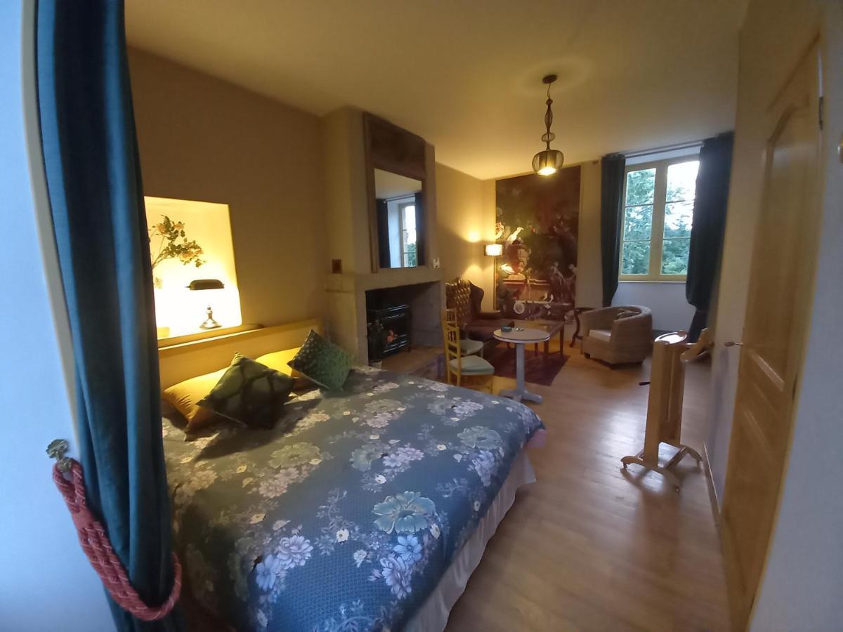 Le Petit Manoir Isigny-le-Buat Exterior foto