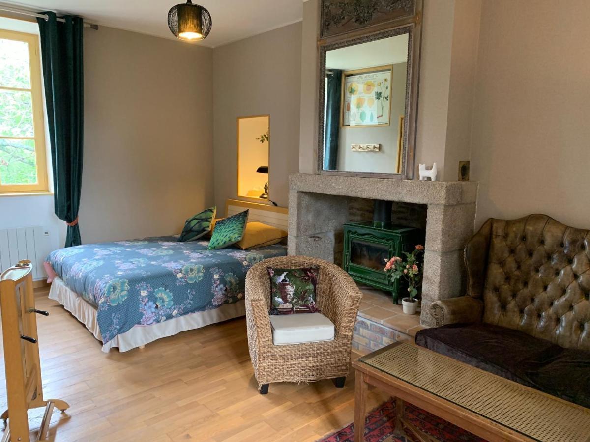 Le Petit Manoir Isigny-le-Buat Exterior foto