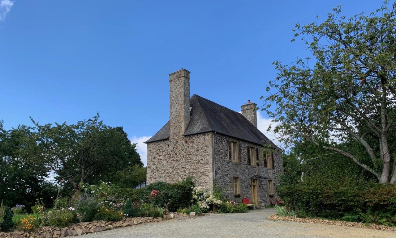 Le Petit Manoir Isigny-le-Buat Exterior foto
