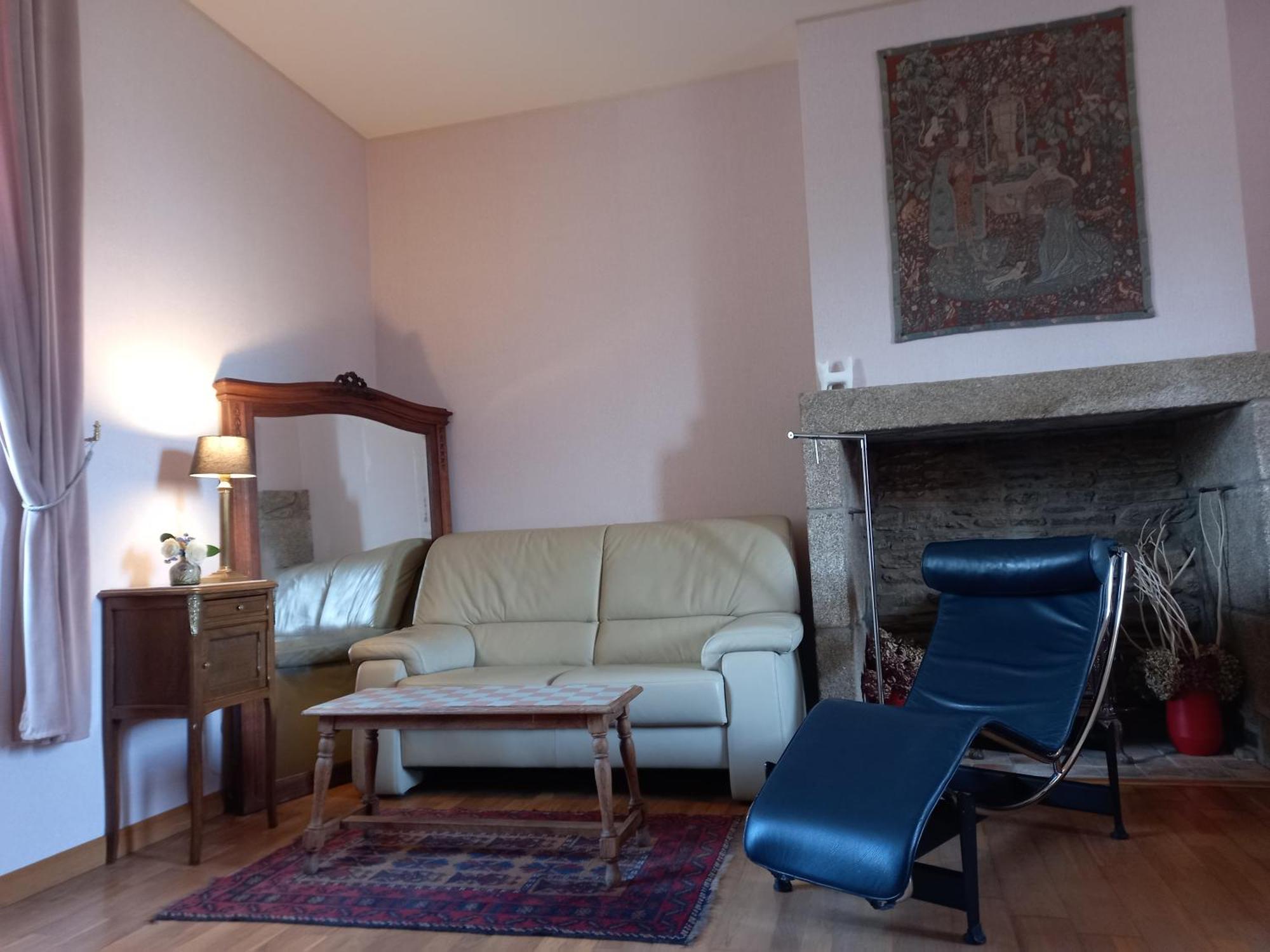 Le Petit Manoir Isigny-le-Buat Exterior foto