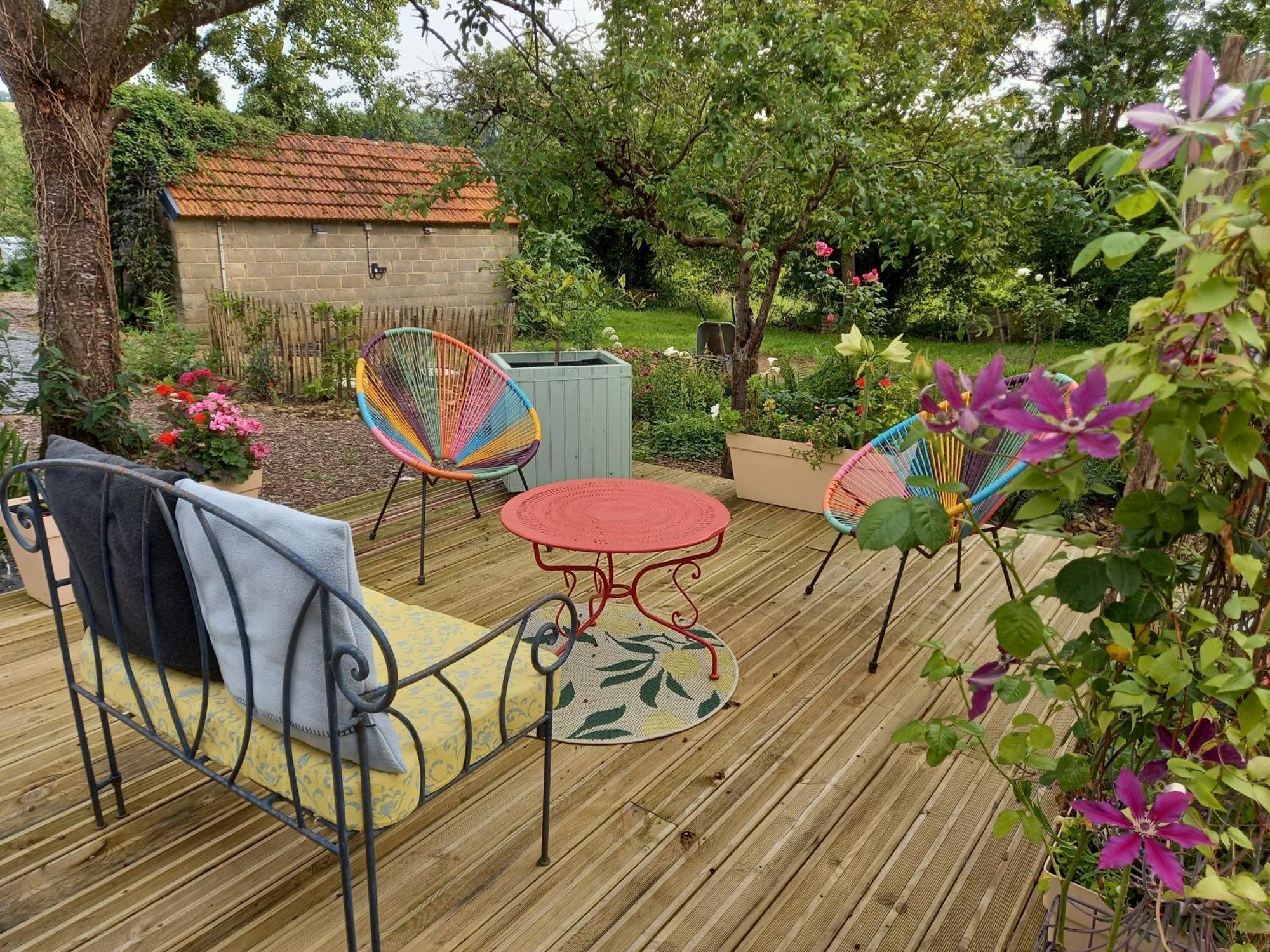 Le Petit Manoir Isigny-le-Buat Exterior foto