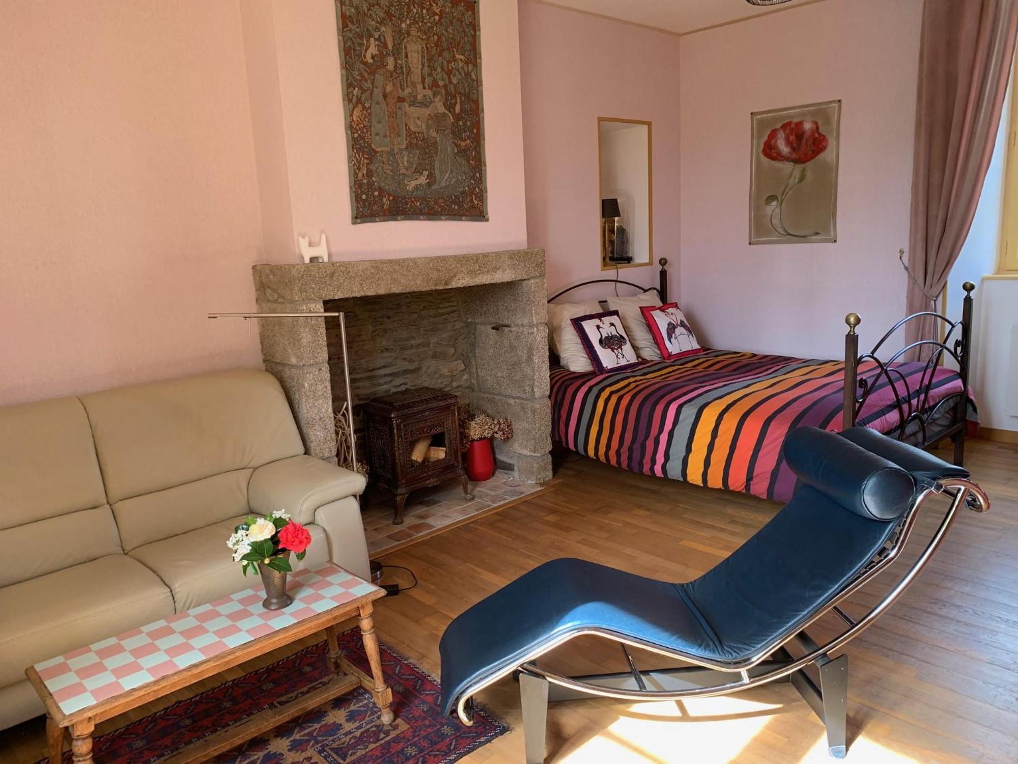 Le Petit Manoir Isigny-le-Buat Exterior foto