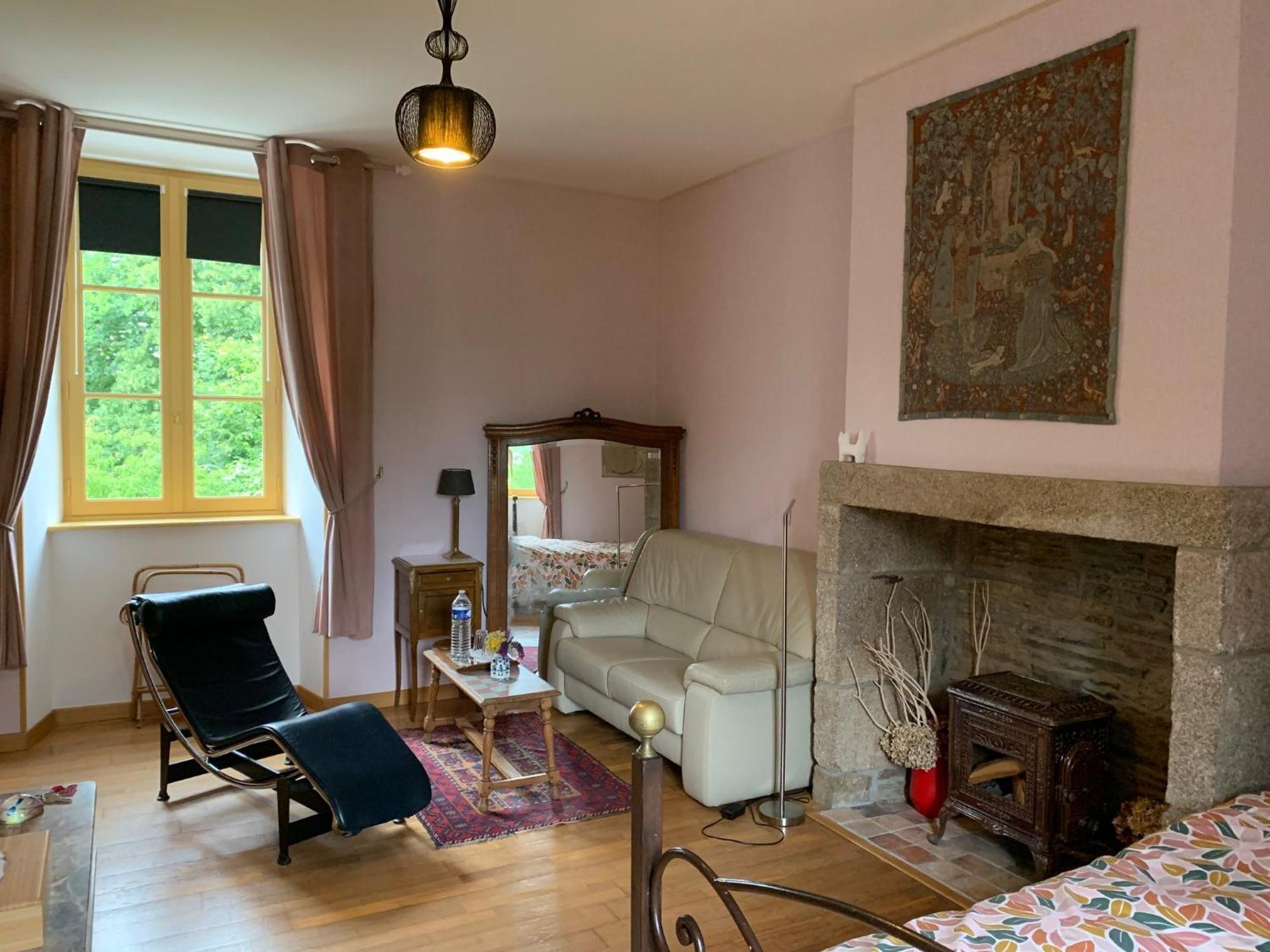 Le Petit Manoir Isigny-le-Buat Exterior foto