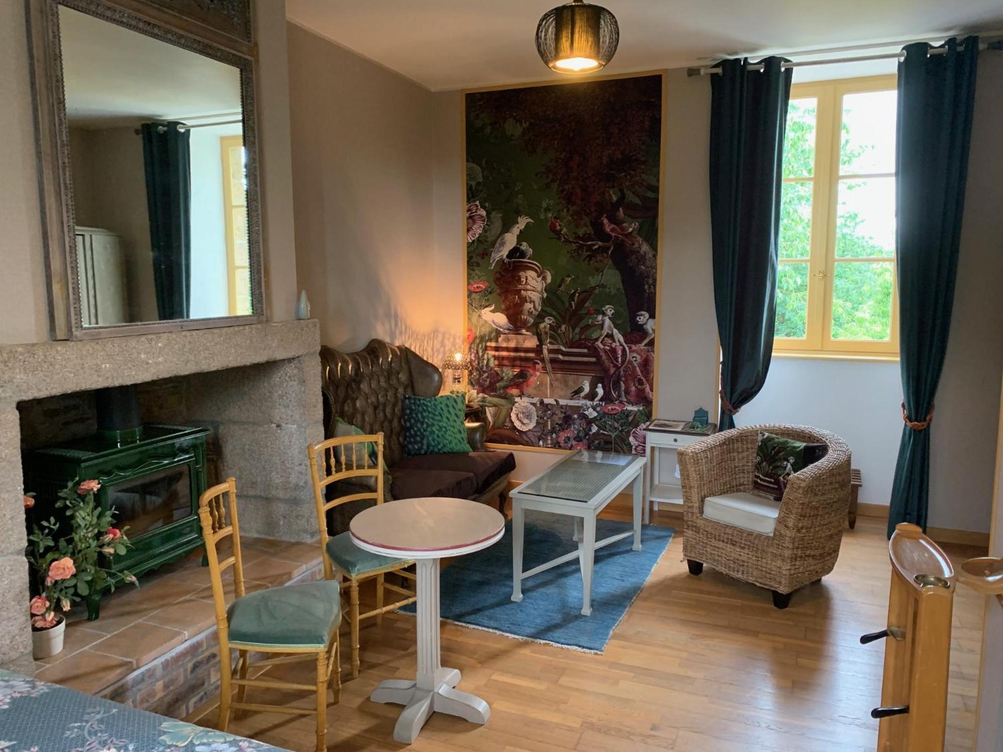 Le Petit Manoir Isigny-le-Buat Exterior foto